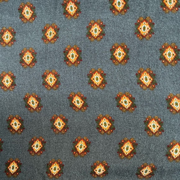 Button down - Picture 2 of 3